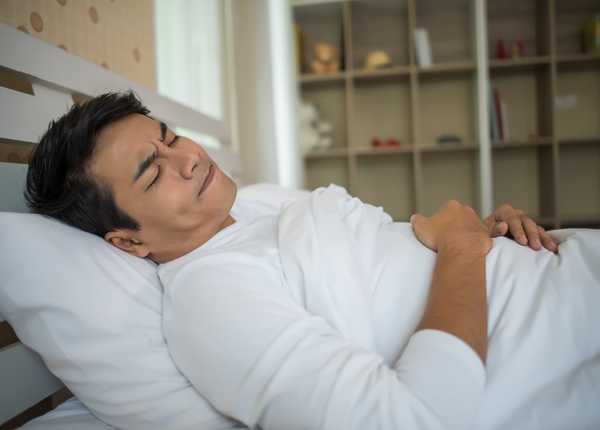 Tại sao chúng ta bị trào ngược dạ dày ban đêm?